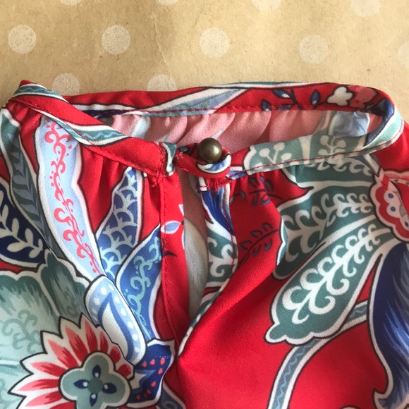 [NSR] Tie Neck Red/ Blue Floral Lightweight Blouse - Picture 4 of 8